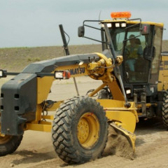 Komatsu показал новый грейдер GD655-7 с низкими выбросами и эргономичной кабиной