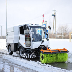 В Оренбурге презентовали новую подметально-уборочную машину ВКМ-2020