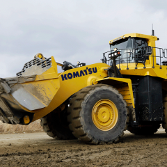 Komatsu представил новый фронтальный погрузчик большого класса WA900-8